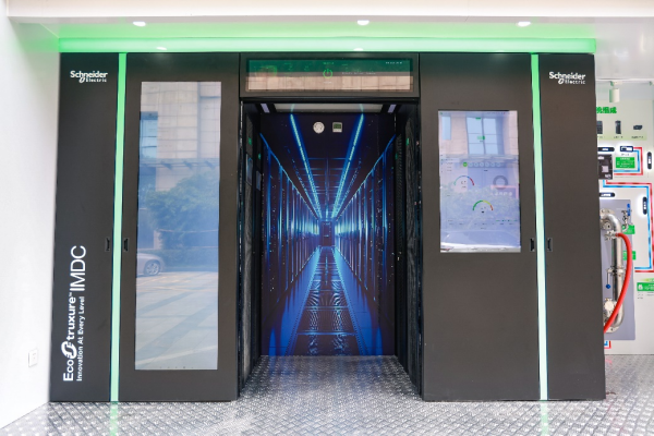 AI狂飚的背后:看施耐德电气如何以持续创新点亮智算产业未来